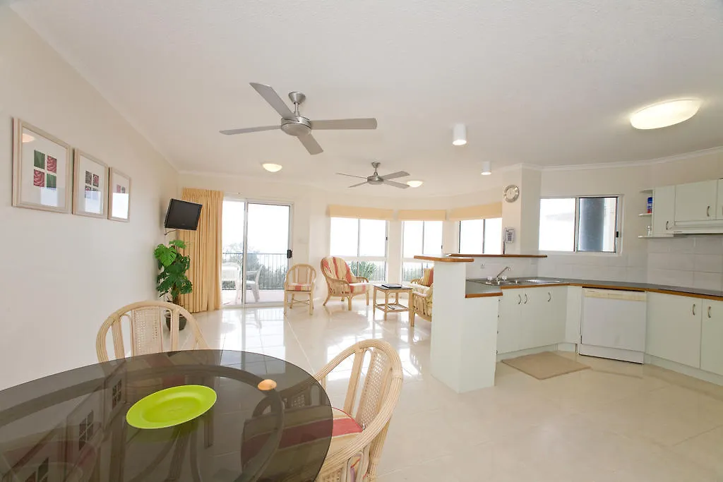 Pacific Waves Apartments 누사